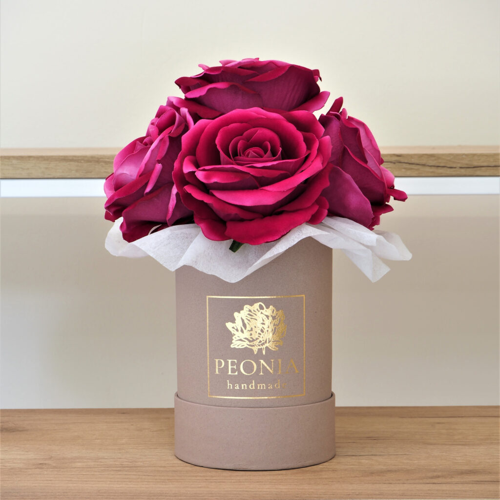 Flower box sztuczne róże aksamitne