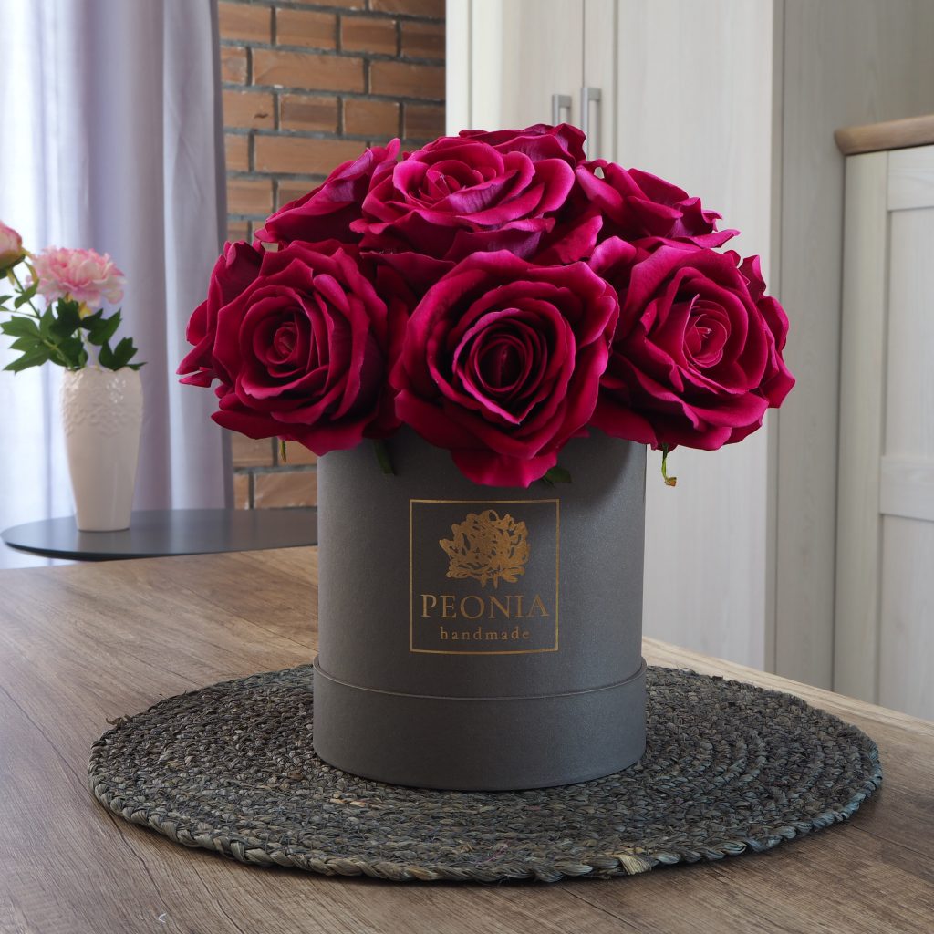 Duży flower box malinowe róże aksamitne2