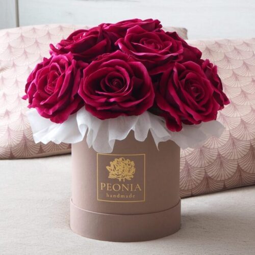 Duży flower box malinowe róże aksamitne