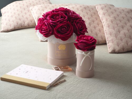 flower box malinowe róże różowy box